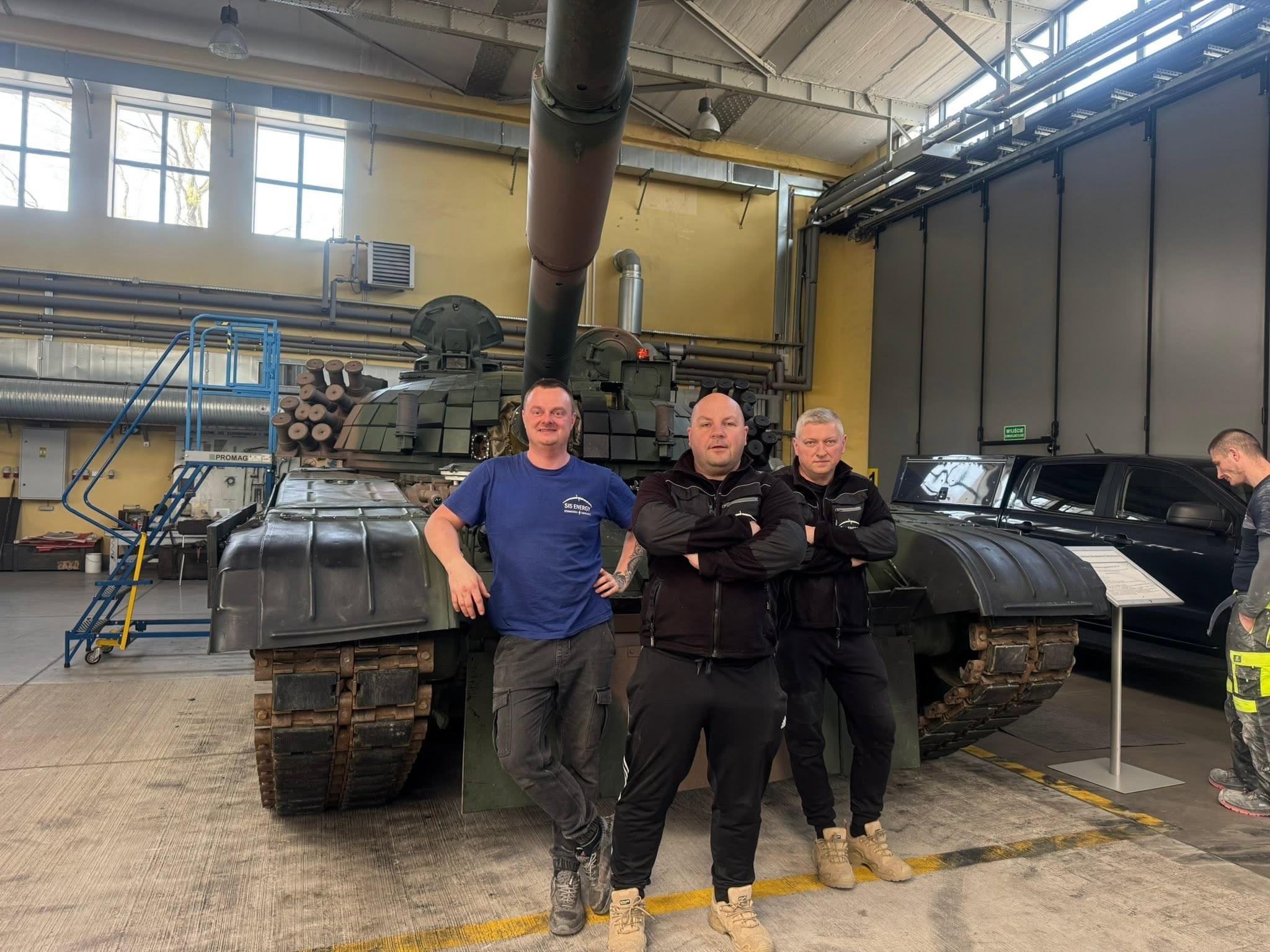 Zespół SIS ENERGY w hali warsztatowej